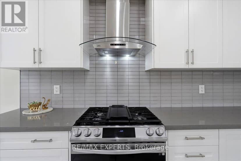 68 Lorne Thomas Place — photo 12 of 40