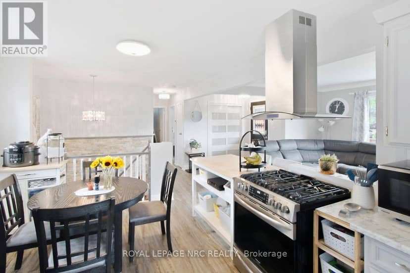 8031 Watson Street — photo 8 of 38
