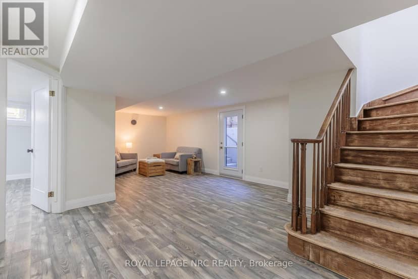 21 Silverdale Drive — photo 16 of 40