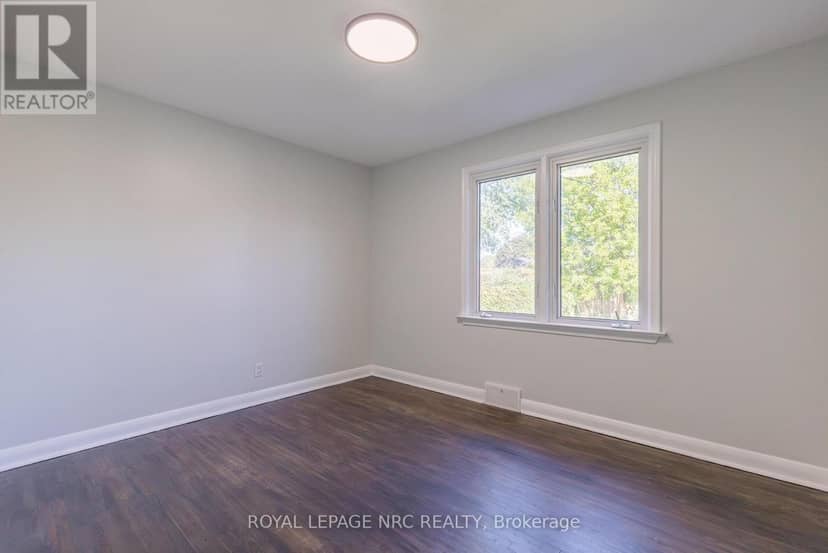 21 Silverdale Drive — photo 13 of 40