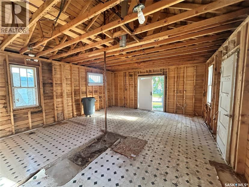 355 Bellamy AVENUE — photo 4 of 11