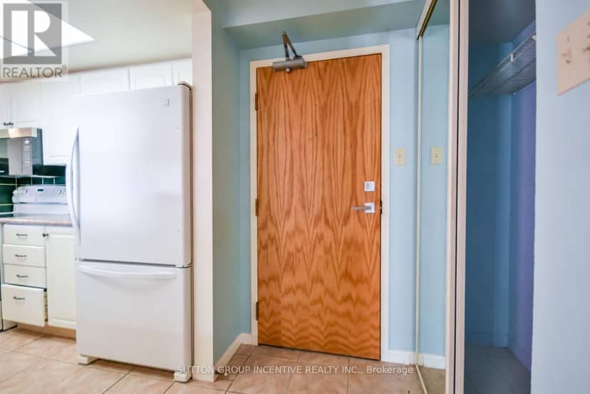 1005 - 65 Ellen Street — photo 3 of 29