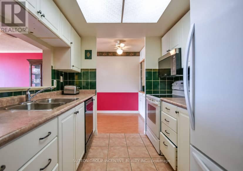 1005 - 65 Ellen Street — photo 4 of 29