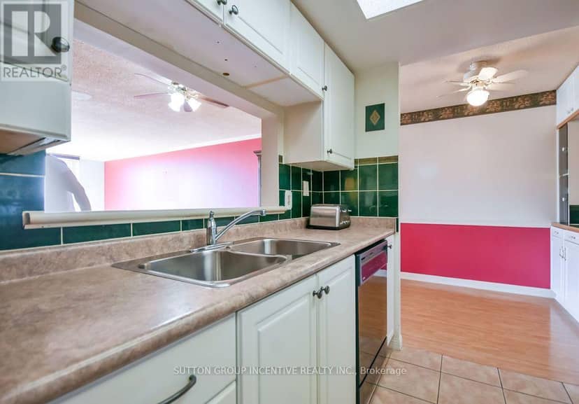1005 - 65 Ellen Street — photo 5 of 29