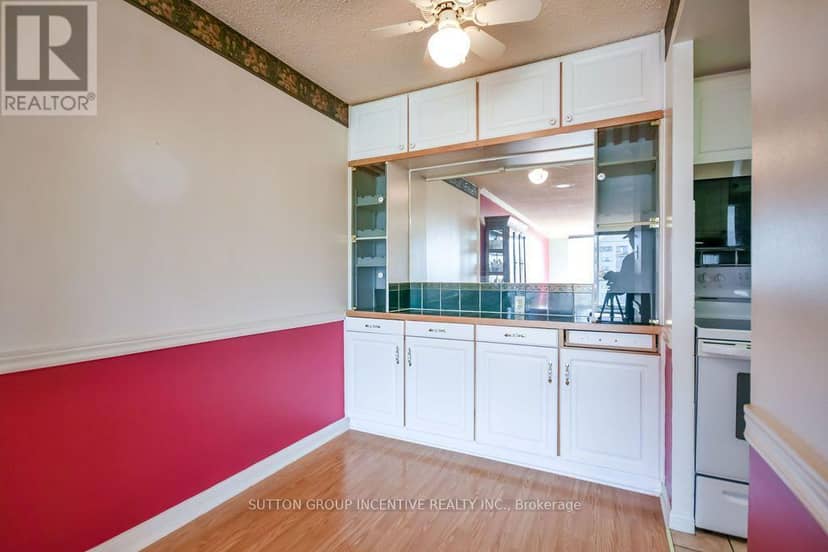 1005 - 65 Ellen Street — photo 7 of 29