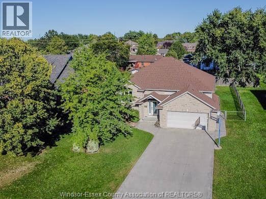 2520 Le Boeuf — photo 1 of 26