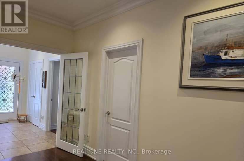 36 Wildrose Crescent E — photo 9 of 17