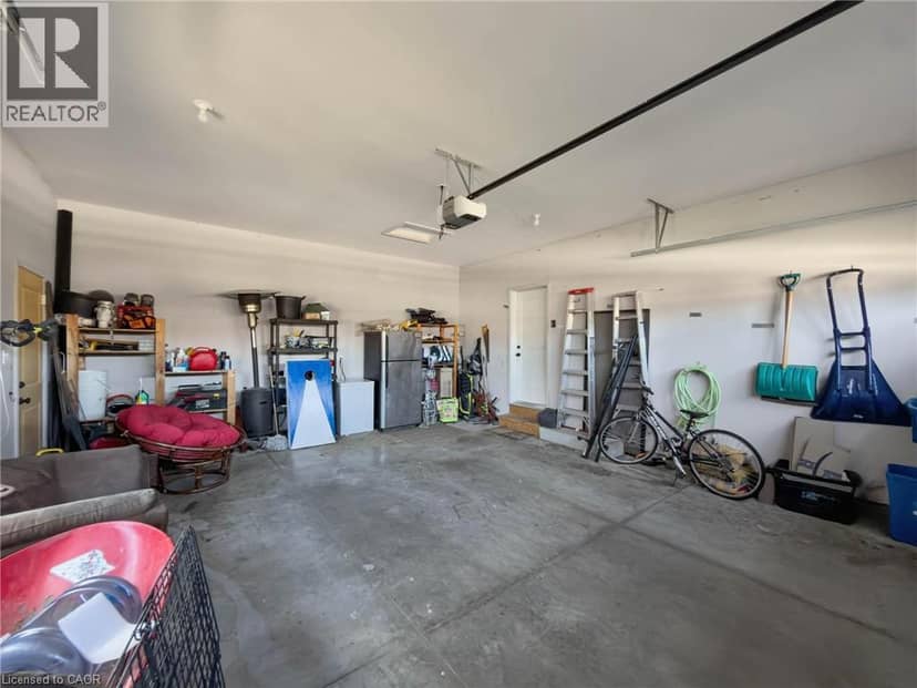 9 POSTMA Drive — photo 31 of 40