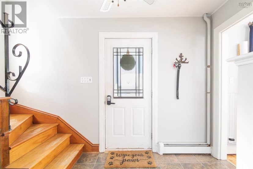 31 Hillcrest Street — photo 17 of 36