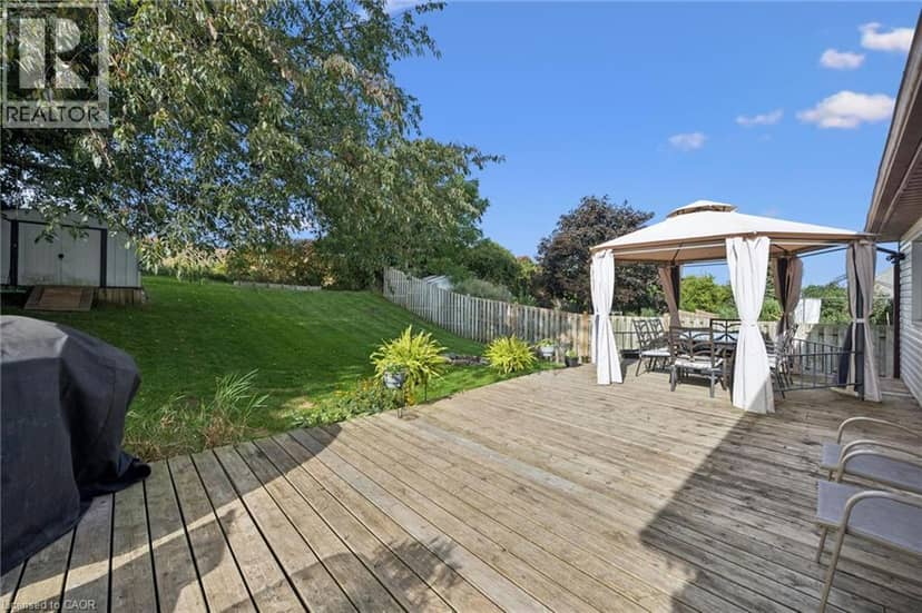 108 CANROBERT Street — photo 33 of 40