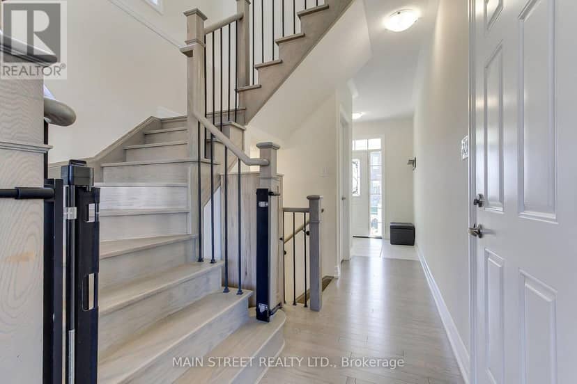 90 Kingknoll Crescent — photo 6 of 39