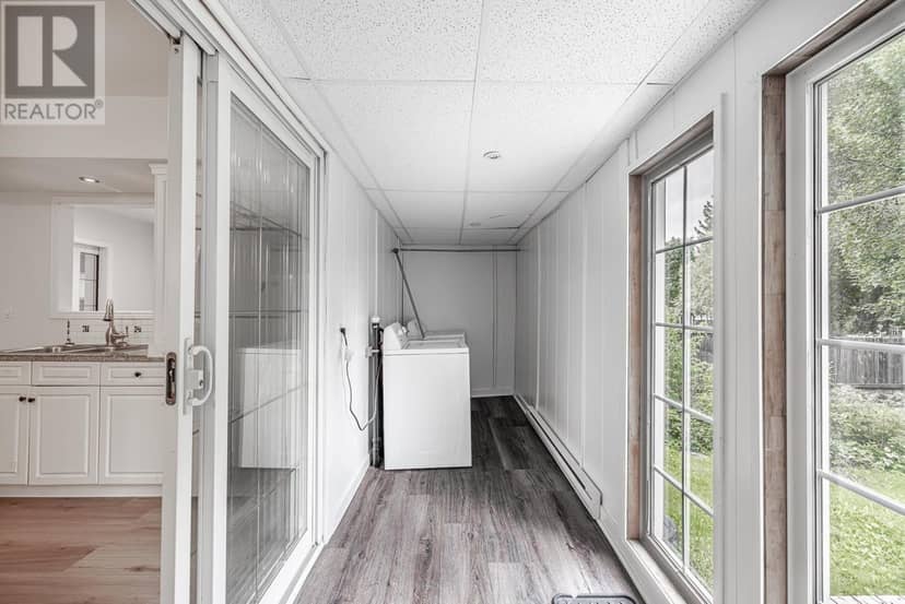 43 Salisbury AVE — photo 15 of 24