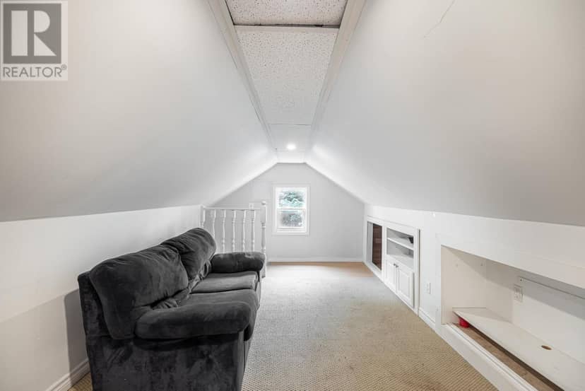 43 Salisbury AVE — photo 18 of 24