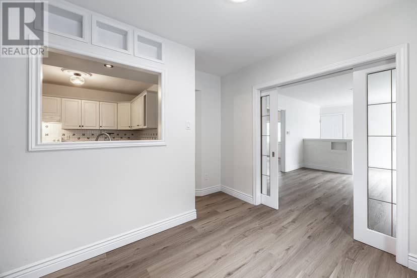 43 Salisbury AVE — photo 6 of 24