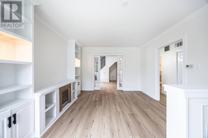 43 Salisbury AVE — photo 4 of 24