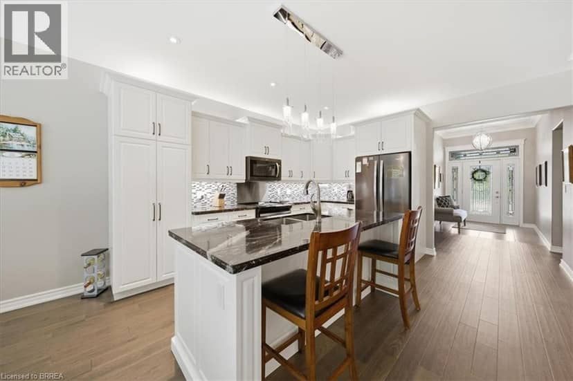 4 LYNNDALE Road — photo 10 of 40