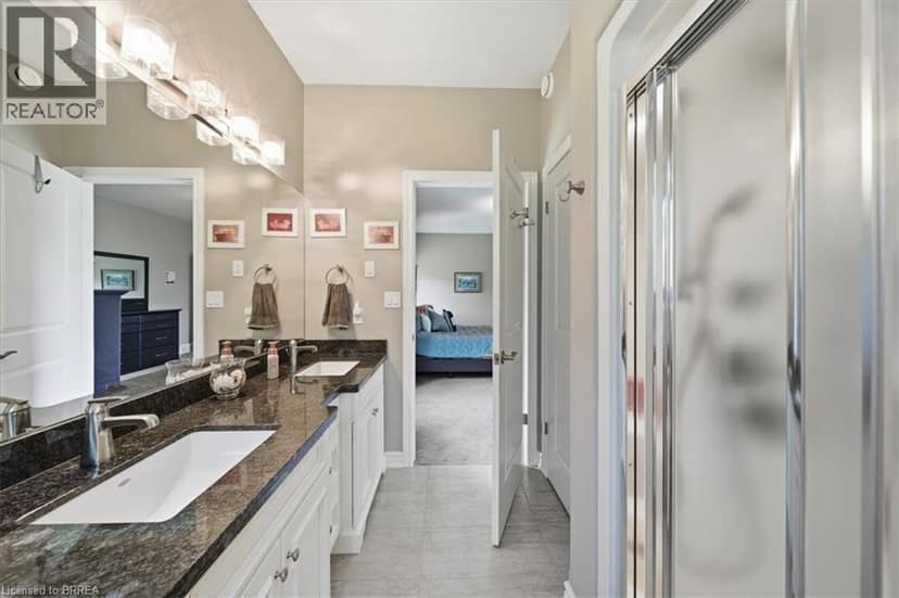 4 LYNNDALE Road — photo 17 of 40