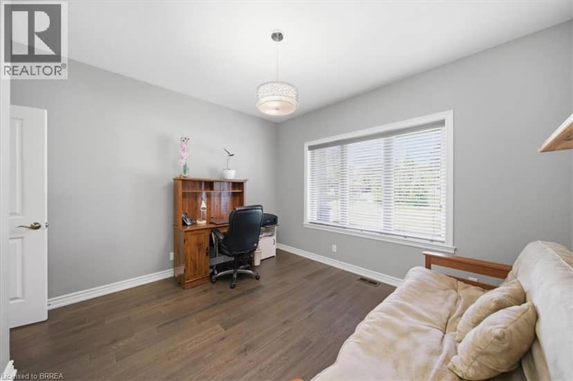 4 LYNNDALE Road — photo 19 of 40