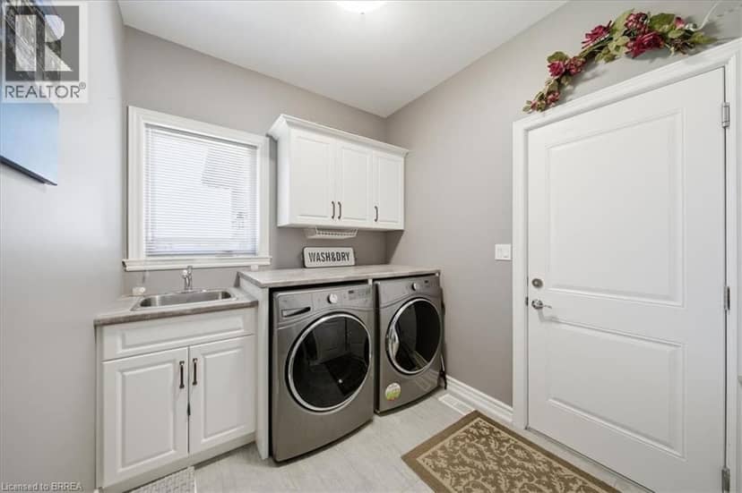 4 LYNNDALE Road — photo 21 of 40