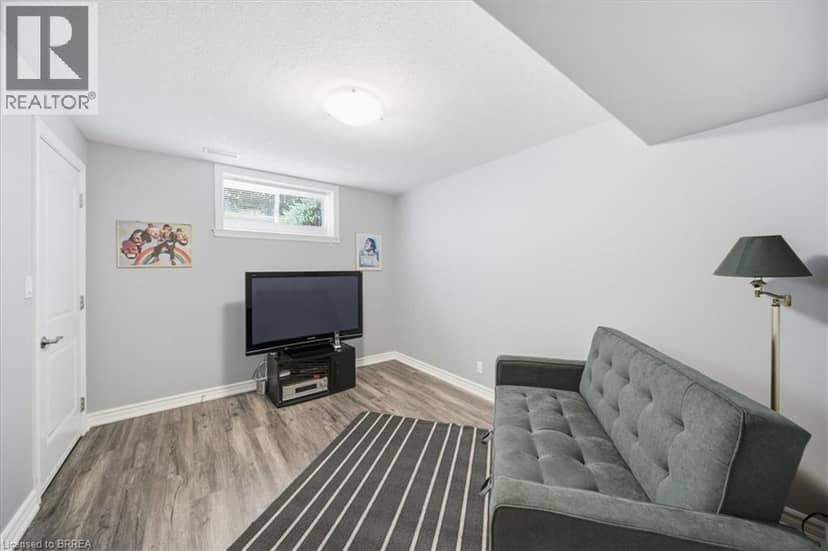 4 LYNNDALE Road — photo 30 of 40