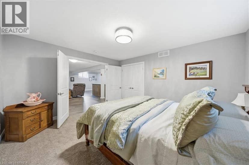 4 LYNNDALE Road — photo 33 of 40