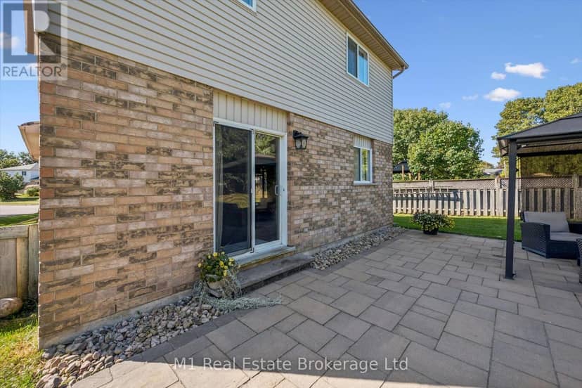 106 Bellamy Crescent — photo 29 of 38