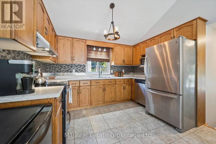 106 Bellamy Crescent — photo 9 of 38