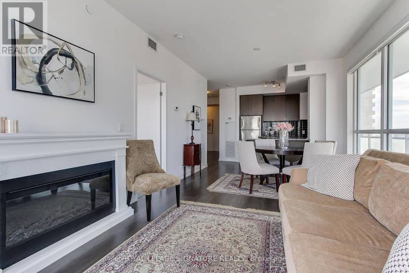 1812 - 98 Lillian Street — photo 17 of 40