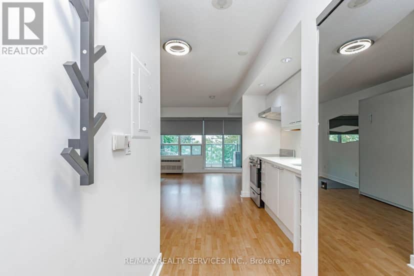 208 - 19 Avondale Avenue — photo 15 of 40
