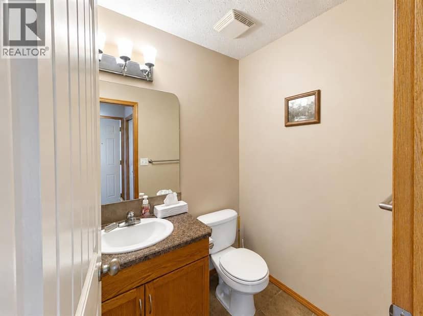 4507 74 Street — photo 9 of 19