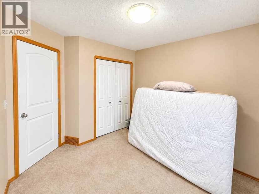 4507 74 Street — photo 13 of 19