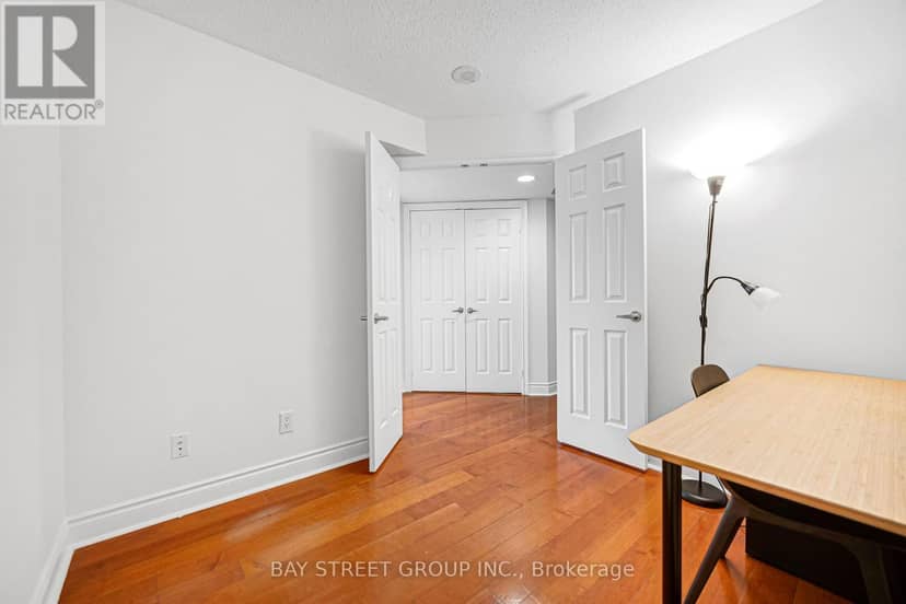 4105 - 763 Bay Street — photo 10 of 40
