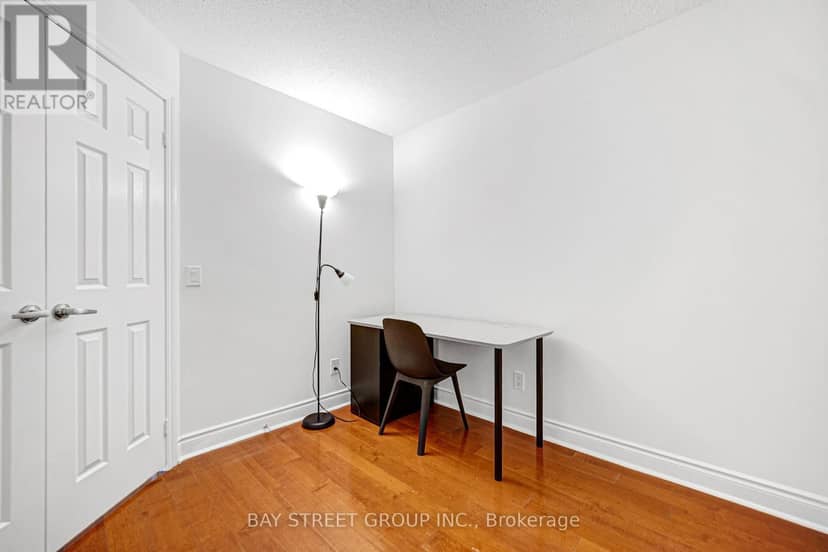 4105 - 763 Bay Street — photo 11 of 40