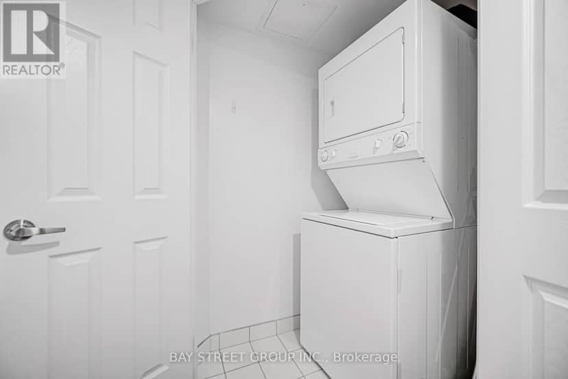 4105 - 763 Bay Street — photo 12 of 40