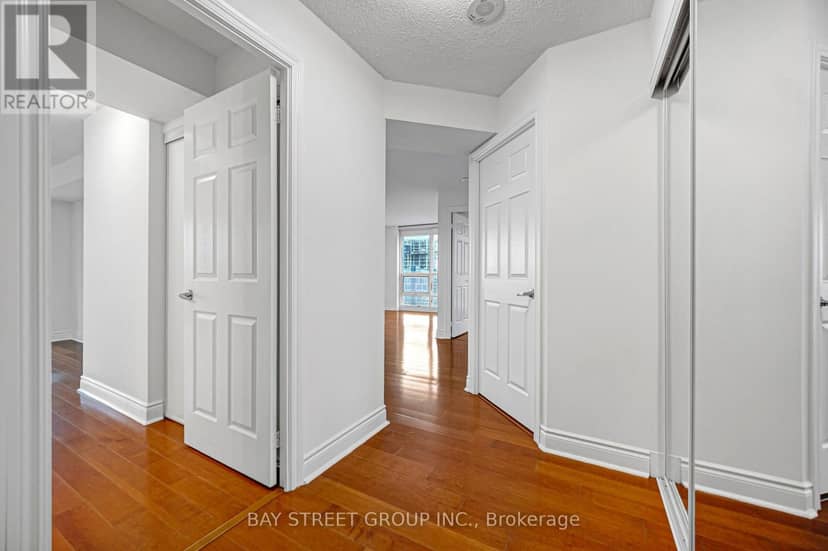 4105 - 763 Bay Street — photo 13 of 40
