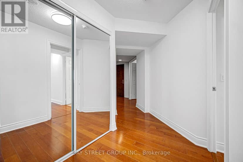 4105 - 763 Bay Street — photo 14 of 40