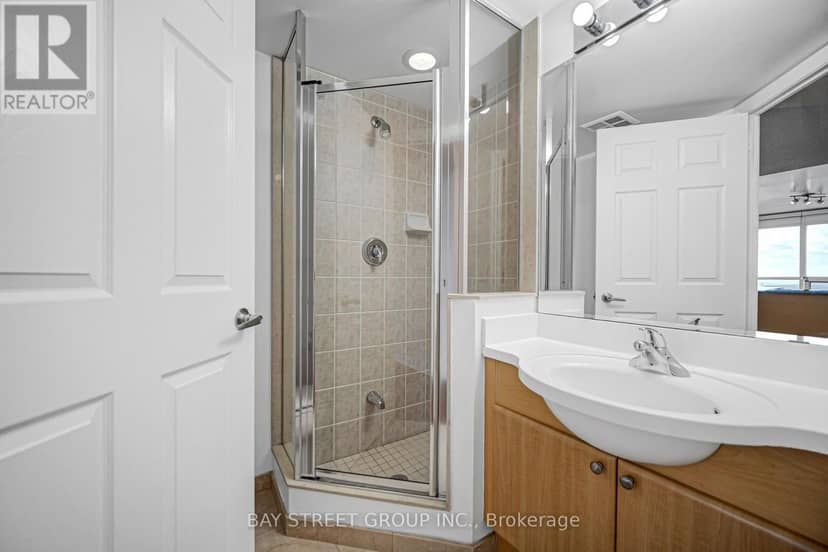 4105 - 763 Bay Street — photo 15 of 40
