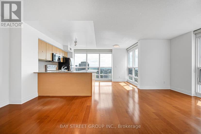 4105 - 763 Bay Street — photo 16 of 40