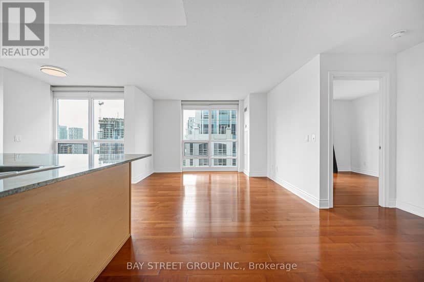 4105 - 763 Bay Street — photo 17 of 40