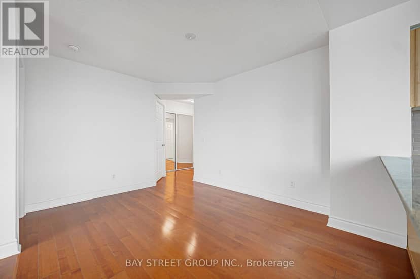 4105 - 763 Bay Street — photo 19 of 40