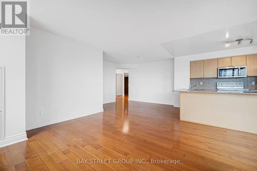 4105 - 763 Bay Street — photo 20 of 40