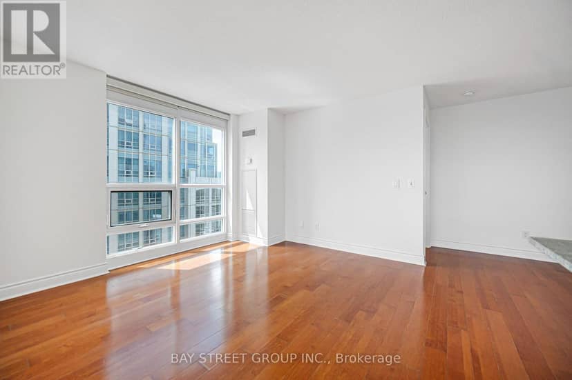 4105 - 763 Bay Street — photo 21 of 40