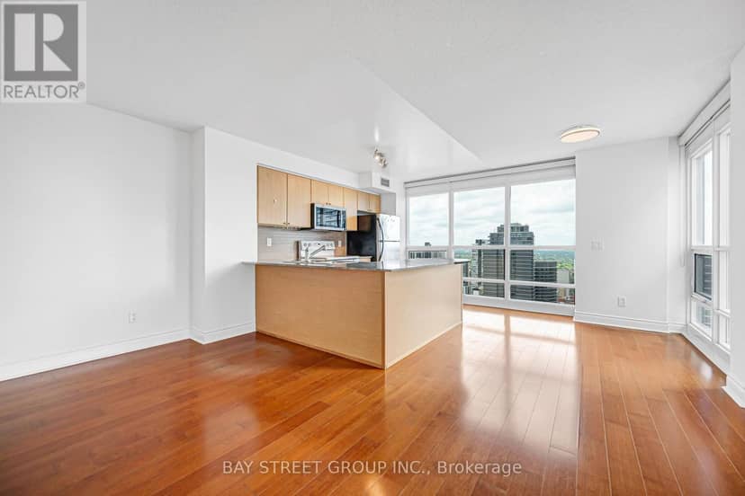 4105 - 763 Bay Street — photo 23 of 40