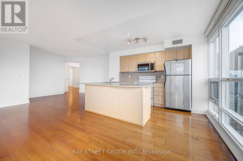 4105 - 763 Bay Street — photo 25 of 40