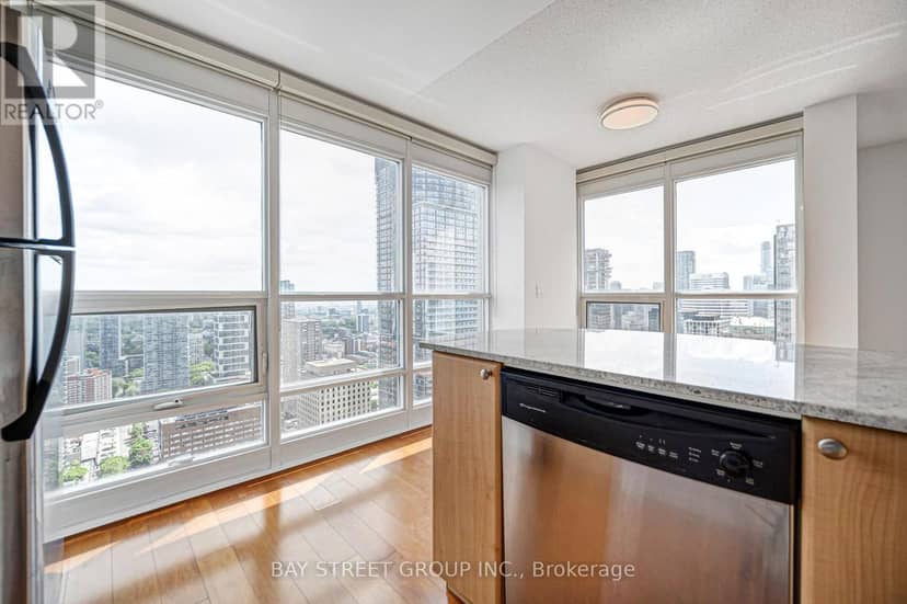 4105 - 763 Bay Street — photo 27 of 40
