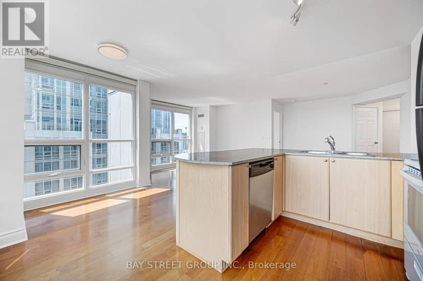 4105 - 763 Bay Street — photo 28 of 40