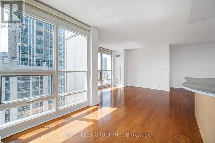 4105 - 763 Bay Street — photo 32 of 40