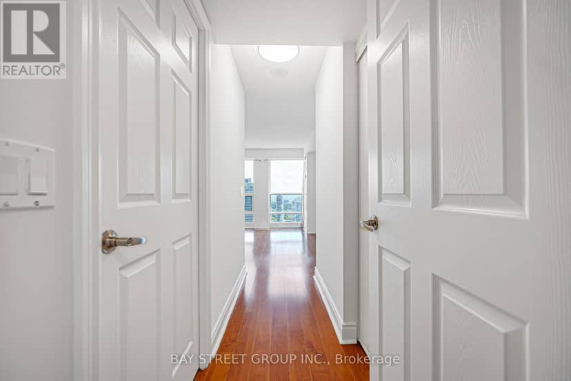 4105 - 763 Bay Street — photo 33 of 40