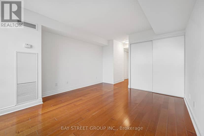 4105 - 763 Bay Street — photo 36 of 40