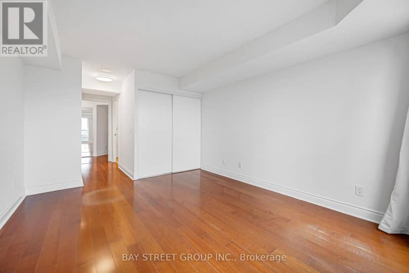 4105 - 763 Bay Street — photo 37 of 40